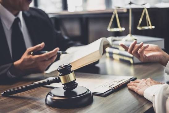 Податковий юрист в Україні: що він робить і як може допомогти Податковий юрист в Україні: що він робить і як може допомогти